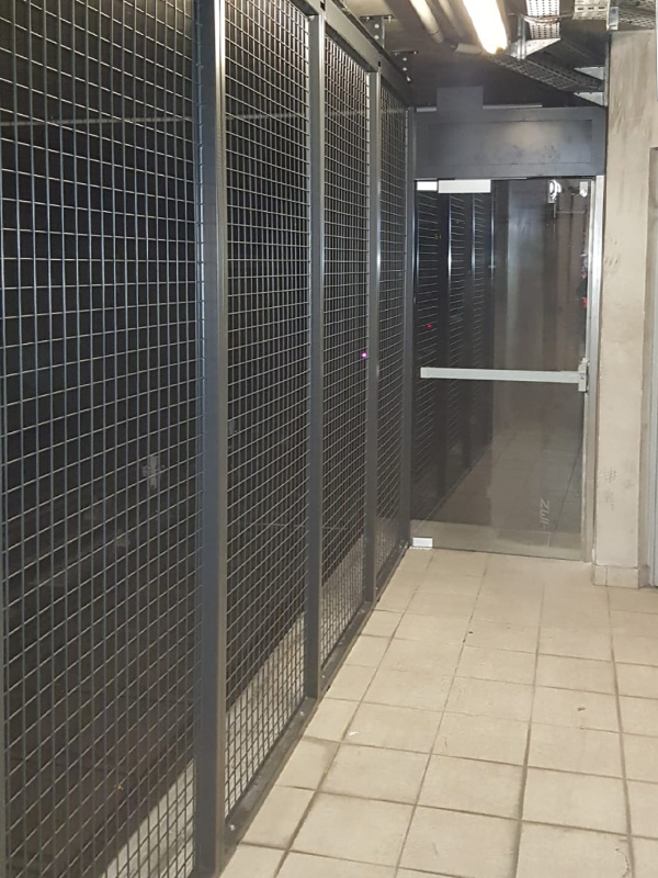 Fabrication de panneaux grillagés entièrement démontable (accès pompiers) intégrant une PAT (accès personnel dans le tunnel) station Jean-Jaurès.