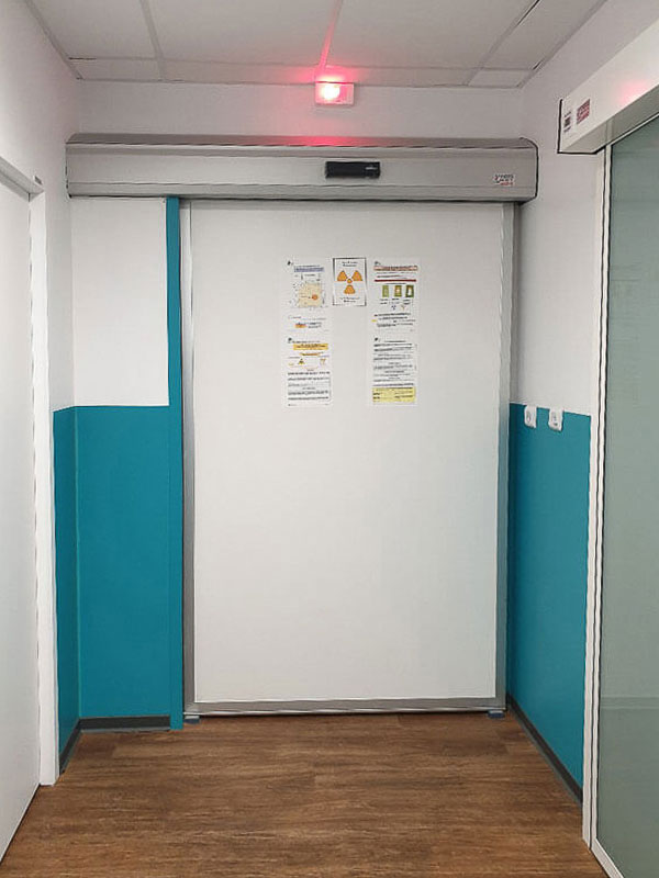 Porte étanche anti-X dans un centre hospitalier